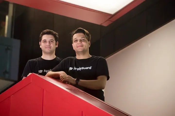 جایگزینی بی ‌سروصدای مِتی بصیری با برادرش مارتین در اپلای بورد